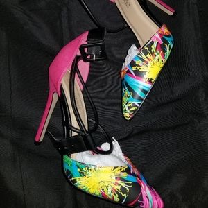 Pointed toe multi colored pumps